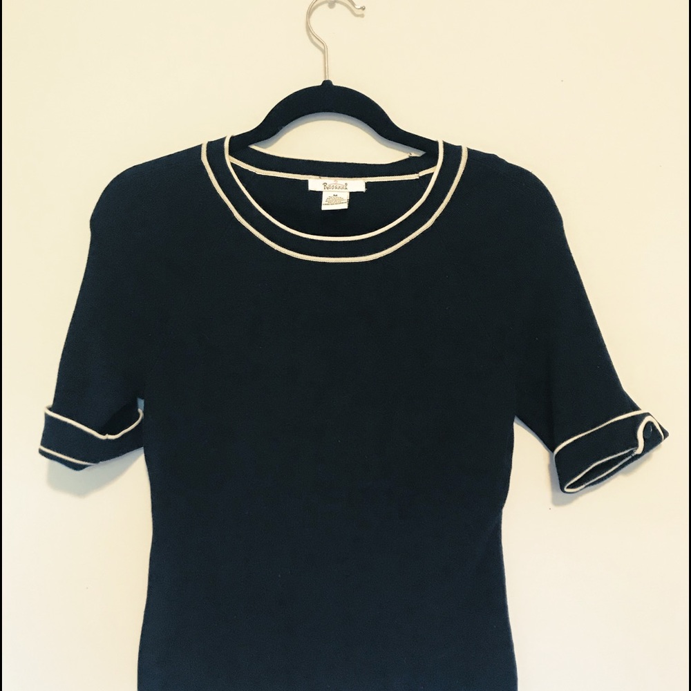 light weight Sweater with short folded sleeve.